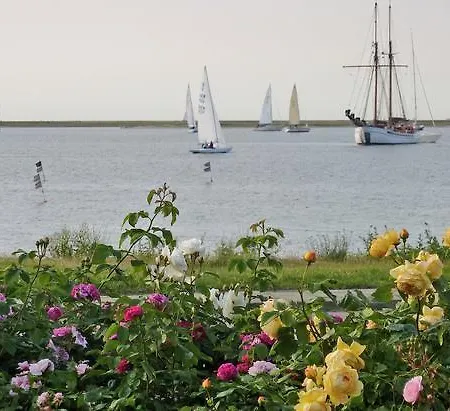 Ostsee Strandhus Апартаменты Хайлигенхафен